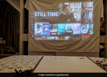 Husband Wanted To Buy A Projector For House But Wife Did Jugaad To Save Money Made Herself A Wonderful Projector