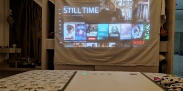 Husband Wanted To Buy A Projector For House But Wife Did Jugaad To Save Money Made Herself A Wonderful Projector