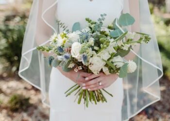 दूल्हा-दुल्हन ने शादी में आए गेस्ट को सर्व किया केवल पानी, गिफ्ट लेकर पहुंचे मेहमानों ने किया कुछ ऐसा…