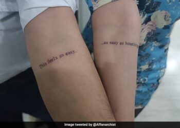 Pakistani Couple Whatsapp Message Tattoo On Hand: Pakistani Couple Gets Tattoos Of WhatsApp Messages Texts That They Exchanged