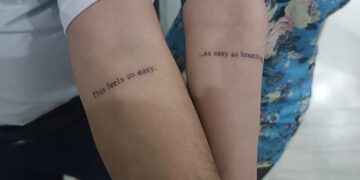 Pakistani Couple Whatsapp Message Tattoo On Hand: Pakistani Couple Gets Tattoos Of WhatsApp Messages Texts That They Exchanged