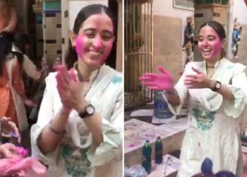 Holi In Pakistan: Viral Holi In Pakistan, Girls Playing Holi In Pakistan, Karachi Mein Holi, Pakistan Mein Kheli Gayi Holi Video