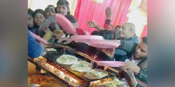 Street Foods In India: Wedding Food Stall Funny Videos, Viral Video In Marriage Party Dosa Stall User got Crazy