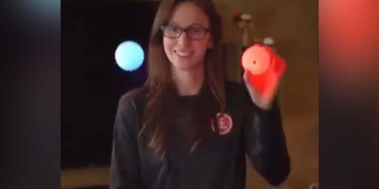 वीडियो देख कर बताएं कि लाल बॉल कहां हैं? पारखी नज़र वाले ही 15 सेकंड में जवाब दे पाएंगे