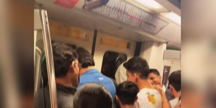 Haryanvi Song Played In Delhi Metro: Delhi Metro Driver Plays Haryanvi Song On Announcement Speaker People Will Laugh Watch Viral Instagram Reel
