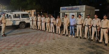 थाना सेंधवा शहर पुलिस द्वारा नाईट काम्बिंग गश्त कर 23 गुण्डे बदमाश तप्तीश कि