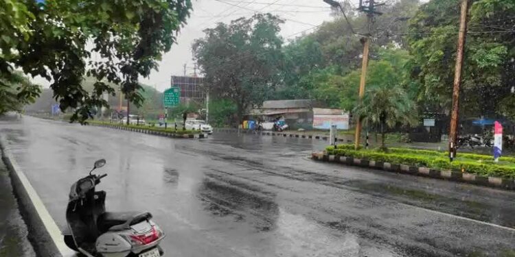 अभी 2 दिन और बारिश के साथ ओलावृष्टि होने की संभावना