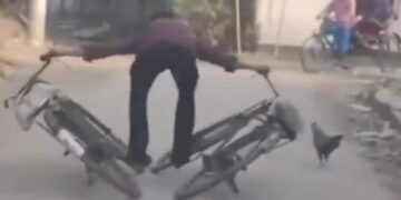 दो साइकिलों की मदद से शख्स ने बना दी चार पहिए वाली गाड़ी, देसी जुगाड़ देख एलन मस्क भी हैरान हो जाएंगे