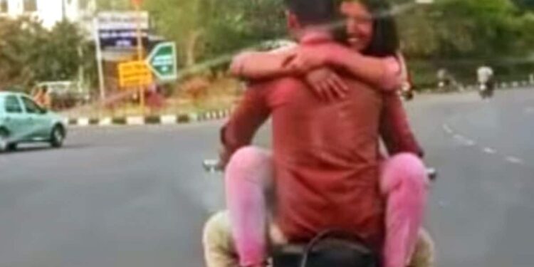 Couple Romance On Bike, Bike Par Romance: Jaipur Couple Seen Romancing On Moving Bike After Celebrating Holi