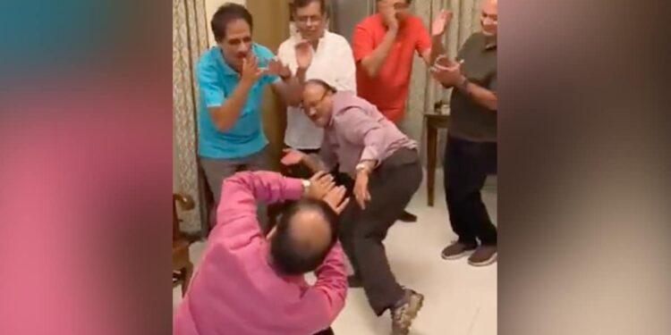 Trending Uncle Dance Video: Uncle Performs Nagin Dance With Friends Video Goes Viral On Social Media, Viral Dance Video, Uncle Ka Dance