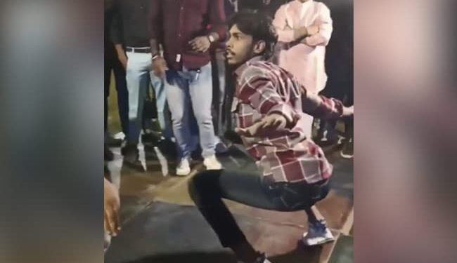 Murga Dance Hilarious: Mor Funny Dance Video Goes Viral After Naagin Dance And Murga Gutkha Dance, Wedding Dance