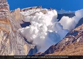 Cloud Avalanche On Mount Everest In Nepal See Viral Video Of Unseen Phenomenon