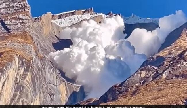 Cloud Avalanche On Mount Everest In Nepal See Viral Video Of Unseen Phenomenon