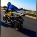 Man Did Pushups While Moving Bike Shocking Video: Bike Par Pushups, Shocking Video, Stunt Viral Video, Bike Stunt Video