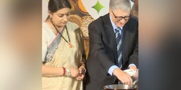 Smriti Irani Taught Bill Gates How To Add Tadka To Khichdi People Gave Such Reactions See Viral Video