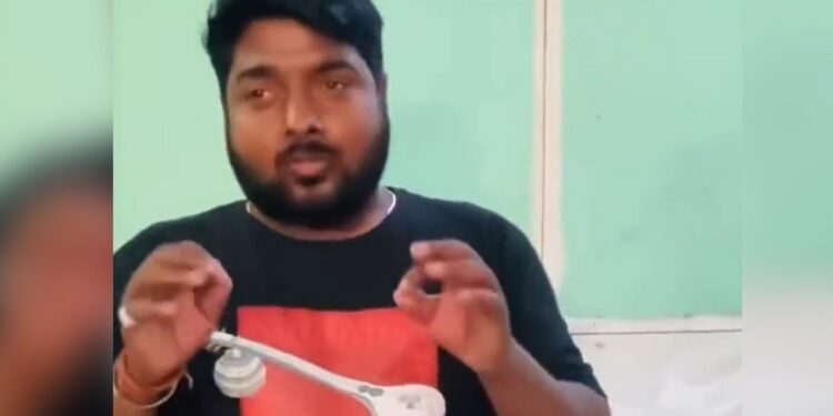 The Person Surprised Everyone By Singing Moh Moh Ke Dhaage In A Lovely Voice, The Video Is Going Viral On Social Media