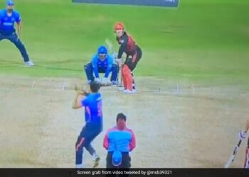 Watch Video Irfan Pathan Bowl Left-arm Off Spin In Legends League Cricket Tie Against World Giants