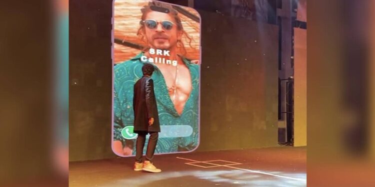 Shadi Ka Video: Man Surprises His Fiancee With Voice Note From Shah Rukh Khan At Wedding Function | Actor Called A Bride To Wish Them Happy Wedding