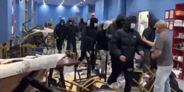 Viral Video: Teens Vandalise Chinese Restaurant In Queens, Police Search For Suspects – NDTV Hindi, NDTV India – VIRAL VIDEO: जब हुड़दंगी अमेरिकी किशोरों ने चीनी रेस्तरां में जमकर की तोड़फोड़