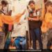 Girl Dancing In The Crowded Delhi Metro To Make Reels People Said Free Entertainment With Journey – लड़की रील्स बनाने के लिए दिल्ली मेट्रो में भीड़ के बीच ही करने लगी डांस, लोग बोले