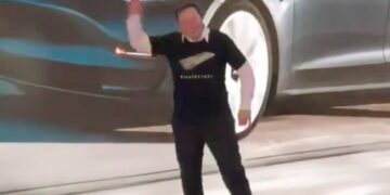 Old Video Of Elon Musk Dancing At Shanghai Event Goes Viral | Elon Musk Dad Dance At Tesla Event Amuses Internet