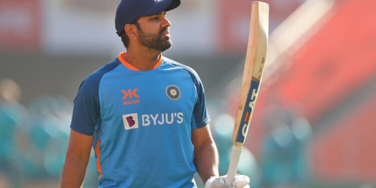 Sunil Gavaskar Showed Unhappiness Towards Rohit Sharma For This Decision, He Says That Its Not Good In Year Of The World Cup