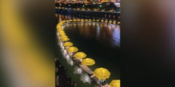You Too Will Get Lost Seeing The Beautiful Train Made Of Wooden Boat, Watching The Video People Said Mind Blowing
