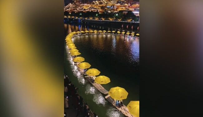 You Too Will Get Lost Seeing The Beautiful Train Made Of Wooden Boat, Watching The Video People Said Mind Blowing