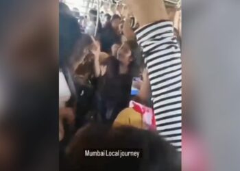 Video Of Cat Fight Of Women In Local Train Going Viral, People Said On Social Media – Daily Entertainment – लोकल ट्रेन में महिलाओं की कैट फाइट का वीडियो हो रहा वायरल, सोशल मीडिया पर लोग बोले