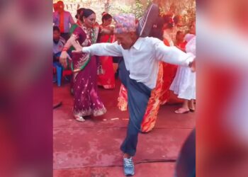 Dance Yoga Viral Video: Nepali Man Dancing Doing Yoga Poses In Wedding Function Funny Viral Video, Dance Yoga Fitness Workout, Yoga For Men, Shocking Video, Amazing Unique Dance Style