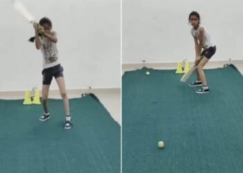 माही की तरह हेलिकॉप्टर शॉट मारकर छोटी बच्ची ने सबको हैरान कर दिया, बल्लेबाज़ी देखकर आप दंग हो जाएंगे