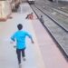 Mother Could Not See, The Child Fell On The Track, The Person Saved His Life By Running, Gave Half Of The Prize To The Child