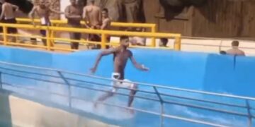Man Was Running On A Waterslide In An Amusement Park Then What Happened Next In Viral Video