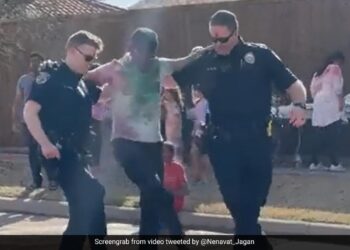 US Police Officers Dance To Naatu Naatu After RRRs Big Oscars Win: California Police Dancing On Natu Natu Song On Holi Party On The Street | Video Of US Cops Dancing To Naatu Naatu Goes Viral