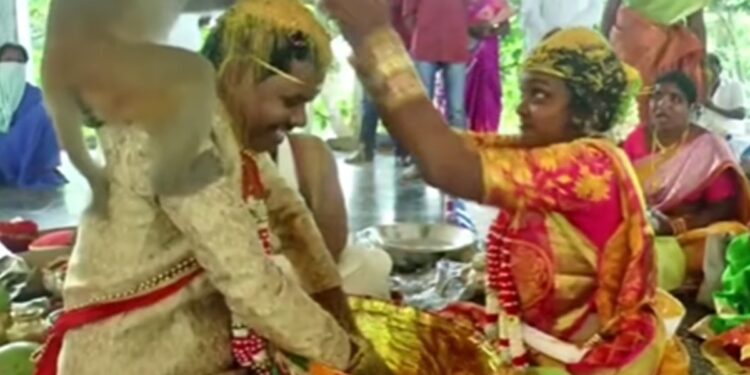 Monkey Jumped On The Heads Of Bride And Groom During Wedding Rituals In The Mandap Then This Happened