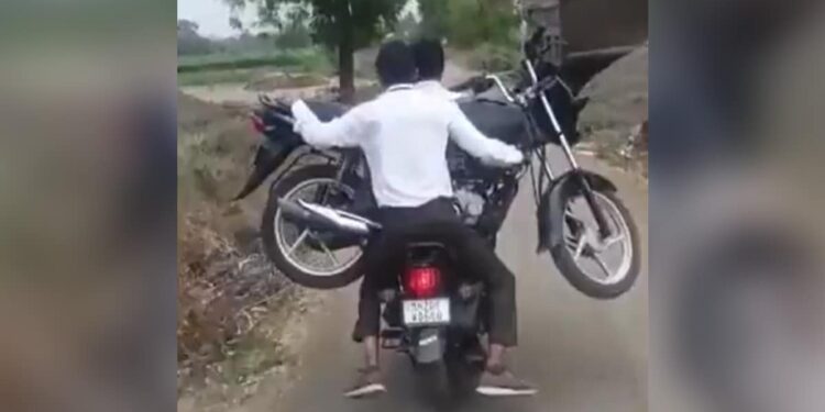 The Bike Riders Surprised Everyone By Riding The Bike On The Bike, What Is The Matter After All?