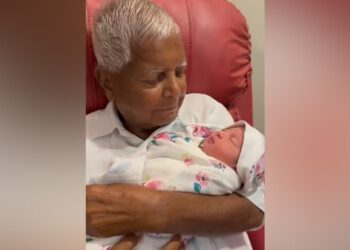 Lalu Yadav Took His Little Granddaughter In His Lap, Posted On Social Media – She Gives Courage – लालू यादव ने अपनी नन्ही पोती को गोद में ले लिया, सोशल मीडिया पर पोस्ट किया