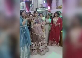 Angry Bride Video: Bride Got Angry When The Wrong Song Was Played At The Entry | Galat Gaana Bajte He Gussa Ho Gayi Dulhan