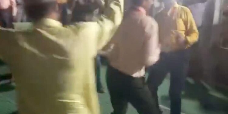 Zindagi Ka Bharosa Nahi: Officer Dies While Dancing On The Song Bas Aaj Ki Raat Hai Zindagi