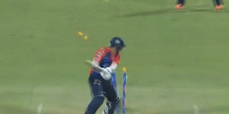 IPL 2023 DC Vs GT David Warner Miss To Create A Record Warner Clean Bold By Alzarri Joseph – IPL 2023: David Warner के लिए अबूझ पहेली बनी Alzarri Joseph की लहराती हुई गेंद, ऐसे हुए क्लीन बोल्ड