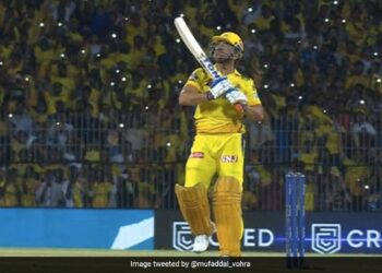 Anand Mahindra Was Stunned After Seeing Mahis Two Sixes, Shared The Video And Said- Dhoni Is A Superhero! – माही के दो छक्कों को देख कर दंग हो गए आनंद महिंद्रा, वीडियो शेयर कहा
