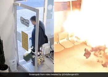 Man Come Out After Washing Clothes Suddenly Washing Machine Bursts Into Flames Then What Happened See Shocking Video