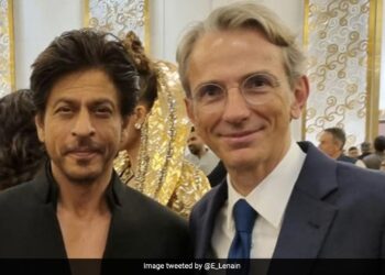 French Ambassador Shared Picture With Bollywood Superstar Shah Rukh Khan, Users Said – Fantastic – फ्रांस के राजदूत ने बॉलीवुड के सुपरस्टार शाहरुख खान के साथ शेयर की तस्वीर, यूज़र्स बोले