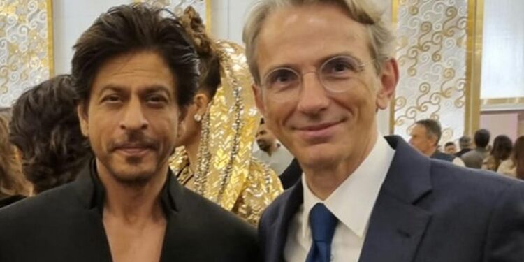 French Ambassador Shared Picture With Bollywood Superstar Shah Rukh Khan, Users Said – Fantastic – फ्रांस के राजदूत ने बॉलीवुड के सुपरस्टार शाहरुख खान के साथ शेयर की तस्वीर, यूज़र्स बोले