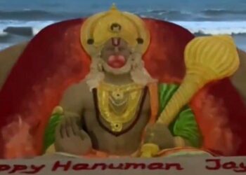 Sand Artist Sudarshan Patnaik Created A Beautiful Idol Of Lord Hanuman On The Occasion Of Hanuman Jayanti.