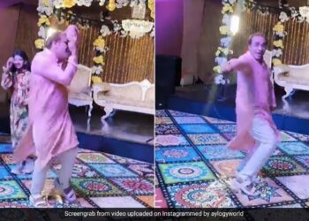 Uncle Blushing While Dancing On Aishwarya Rai Song Internet Loves It Says Inner Aishwarya Wakes Up See Viral Video – अंकल ने शरमा-शरमाकर ऐश्वर्या राय के गाने पर किया डांस, दिखाईं ऐसी अदाएं, लोग बोले