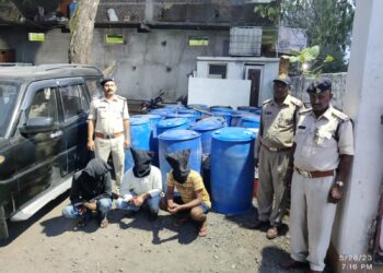 जुलवानिया पुलिस ने 20,000 लीटर केमिकल से भरा टैंकर पकड़ा