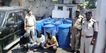 जुलवानिया पुलिस ने 20,000 लीटर केमिकल से भरा टैंकर पकड़ा