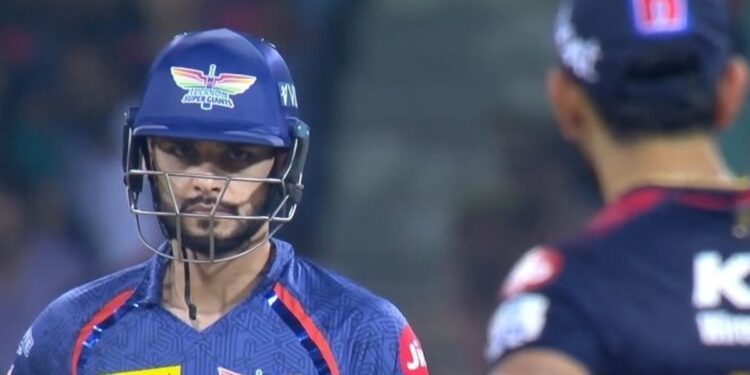 Naveen-ul-Haq Posted An Instagram Story On Virats Dismissal, Fans Trolled Fiercely