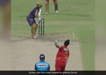 Watch Video Arshdeep Singh Left Teary-eyed After Rinku Singh Smacks Him In KKRs Last-ball Win Andre Russell Run Out